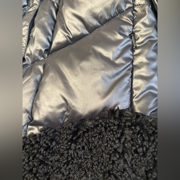 Donna Karan women’s puffer hooded jacket size XS. Black color. - Picture 6 of 10